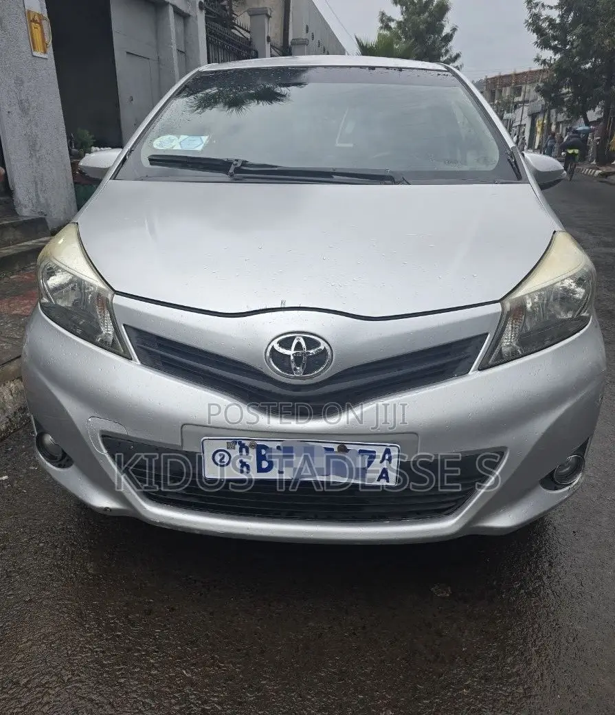 Toyota Yaris 2012 Silver