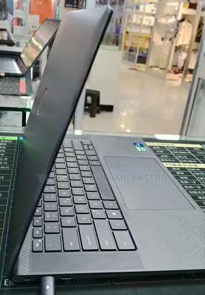 New Laptop Dell Precision 5560 16GB Intel Core i7 SSD 512GB