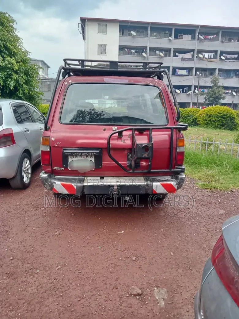 Toyota Land Cruiser 1990 Red
