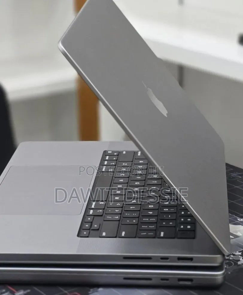 New Laptop Apple MacBook Pro 2021 M1 32GB Apple M1 Pro SSD 512GB
