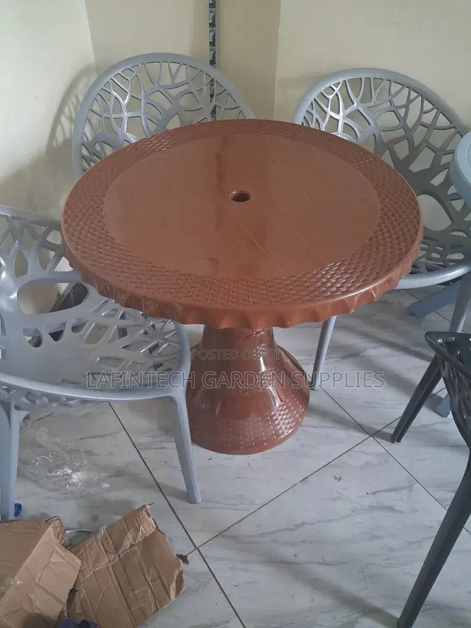 Plastic Tables 80*80cm ፕላስቲክ ጠረጴዛ 80በ80 ስፋት
