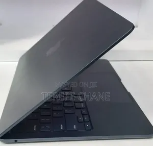 New Laptop Apple MacBook Air 2022 M2 8GB Apple M2 SSD 256GB