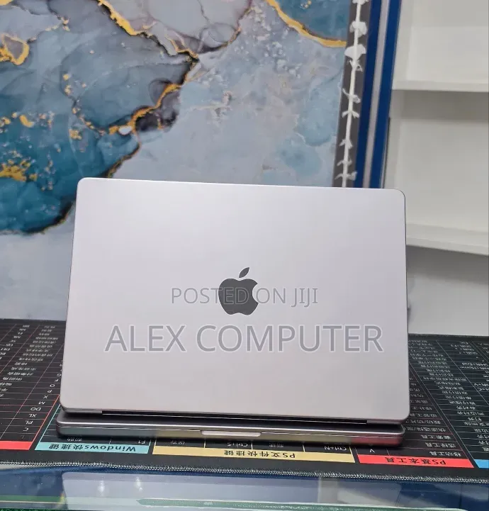 New Laptop Apple MacBook Pro 2023 M2 32GB Apple M1 Pro SSD 1T
