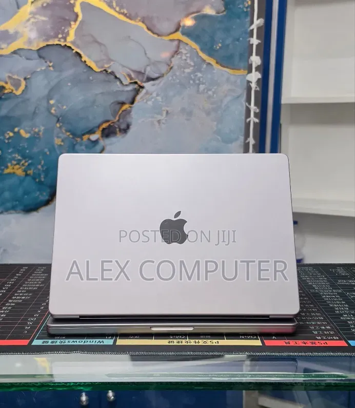 New Laptop Apple MacBook Pro 2023 M2 32GB Apple M1 Pro SSD 1T