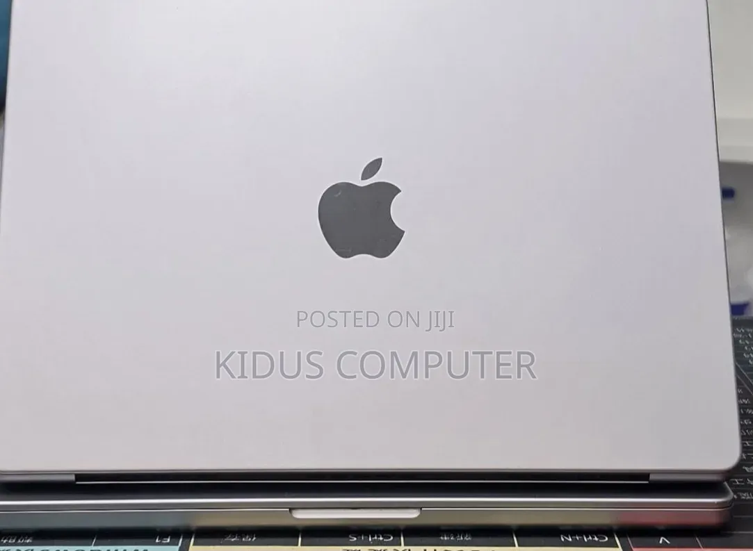 New Laptop Apple MacBook Pro 2020 M1 32GB Apple M1 SSD 1T