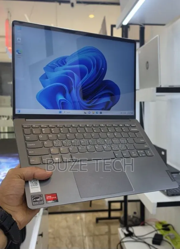 New Laptop Lenovo 16GB AMD Ryzen 7 SSD 512GB