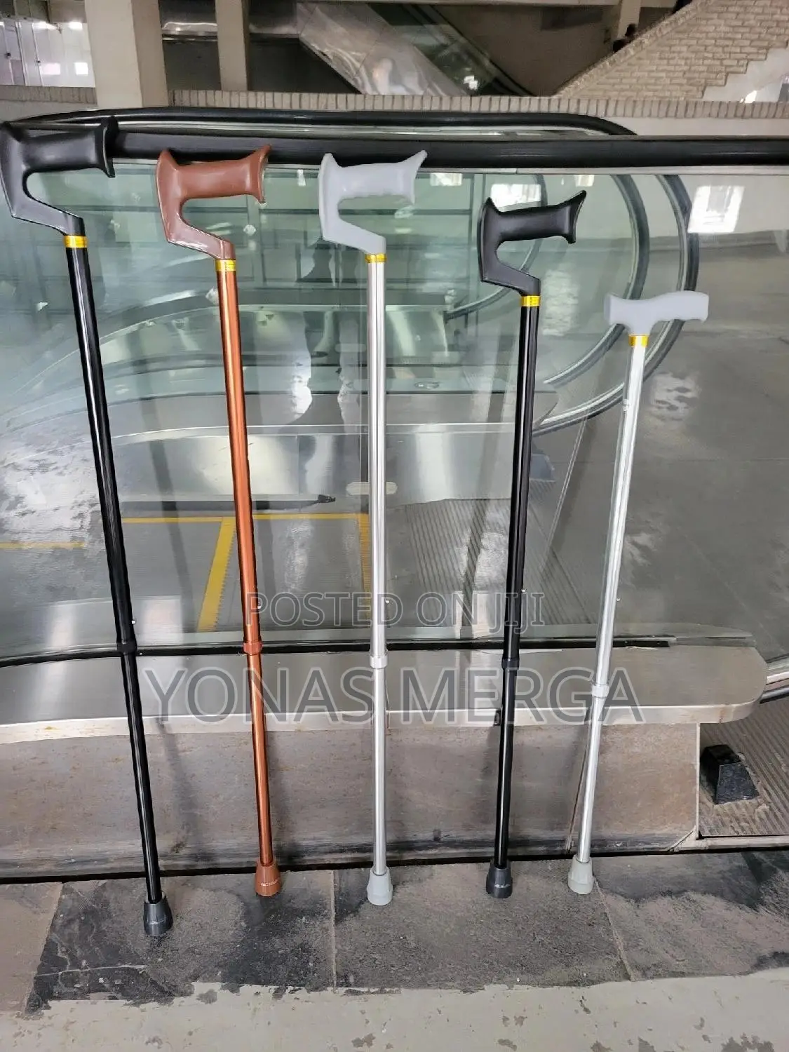 Walking Stick丄三walking Cane Is Designed to Keep Up With Your Active