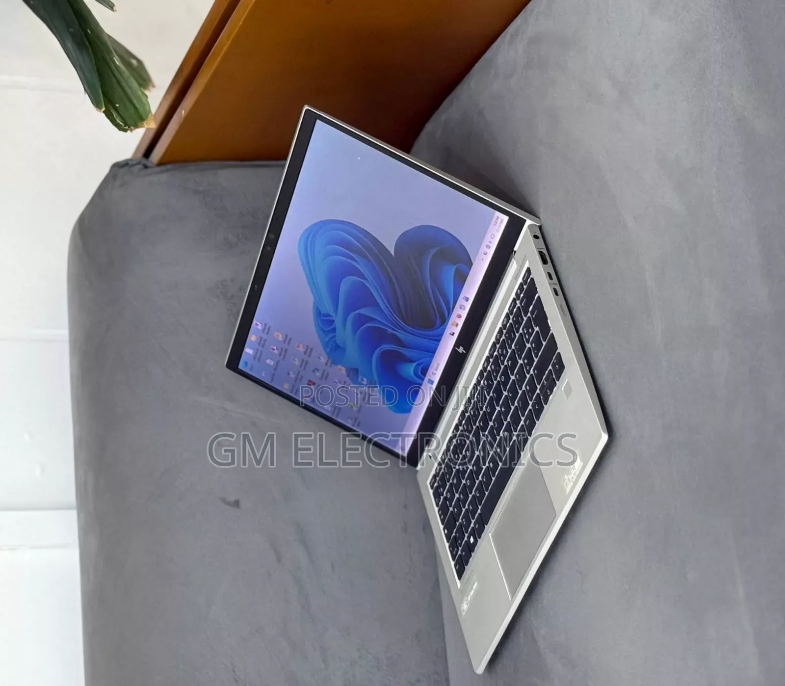 New Laptop HP EliteBook 830 G8 8GB Intel Core i5 SSD 512GB