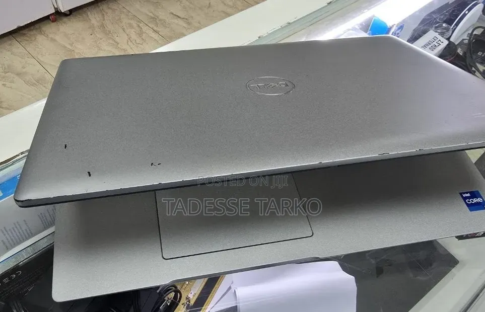 New Laptop Dell Precision 3560 8GB Intel Core i7 SSD 512GB