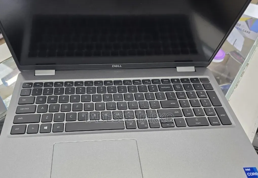 New Laptop Dell Precision 3560 8GB Intel Core i7 SSD 512GB