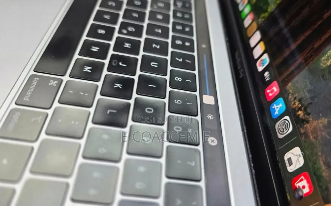 New Laptop Apple MacBook 8GB Intel Core i5 SSD 128GB