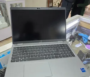 New Laptop Dell 8GB Intel Core i7 SSD 512GB