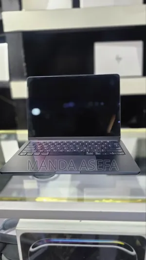 New Laptop Apple MacBook Air 2024 M3 8GB Apple M3 SSD 256GB