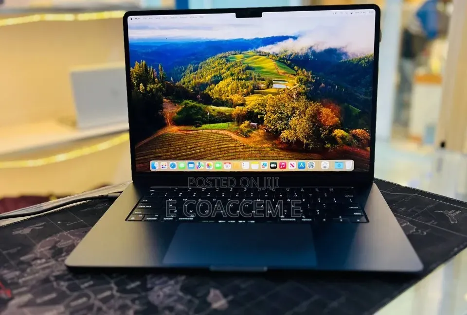 New Laptop Apple MacBook 8GB Apple M3 SSD 256GB