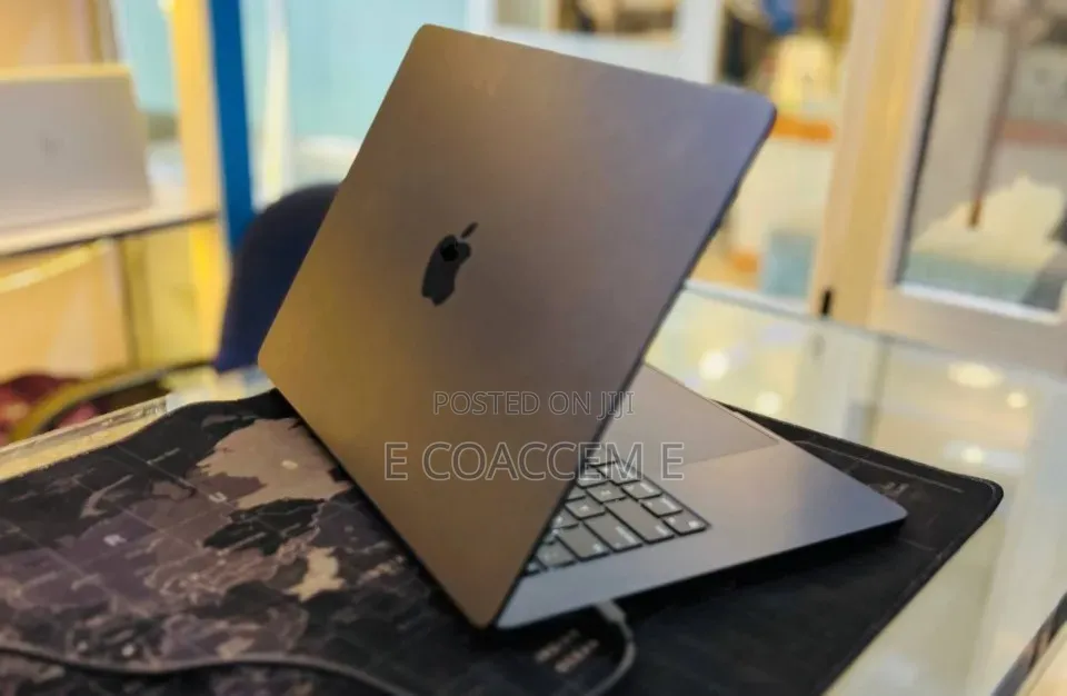 New Laptop Apple MacBook 8GB Apple M3 SSD 256GB