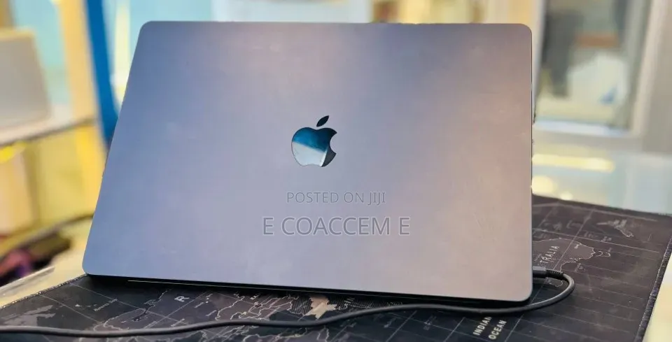 New Laptop Apple MacBook 8GB Apple M3 SSD 256GB