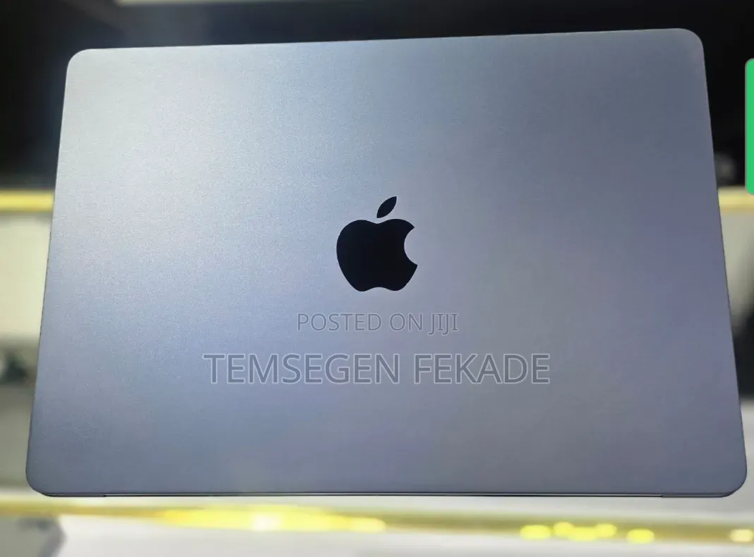 New Laptop Apple MacBook Air 2024 M3 8GB Apple M3 SSD 256GB
