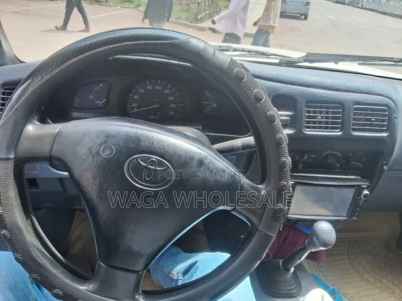 Toyota Hilux 2002 White