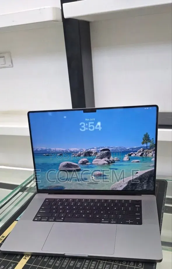 New Laptop Apple MacBook 32GB SSD 1T