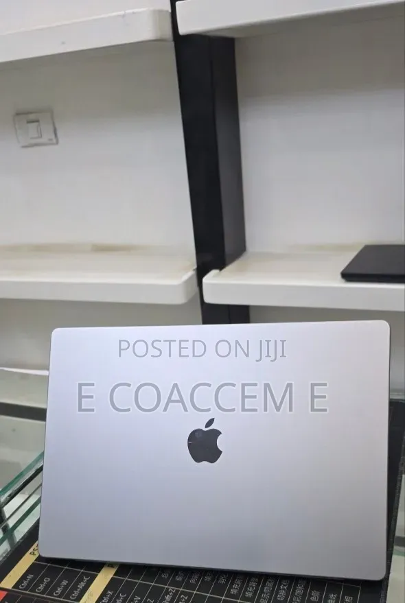 New Laptop Apple MacBook 32GB SSD 1T