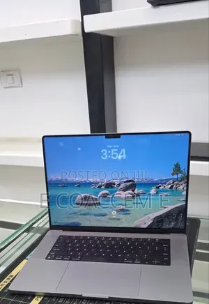 New Laptop Apple MacBook 32GB SSD 1T