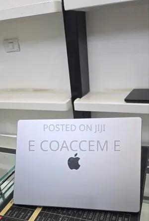 New Laptop Apple MacBook 32GB SSD 1T