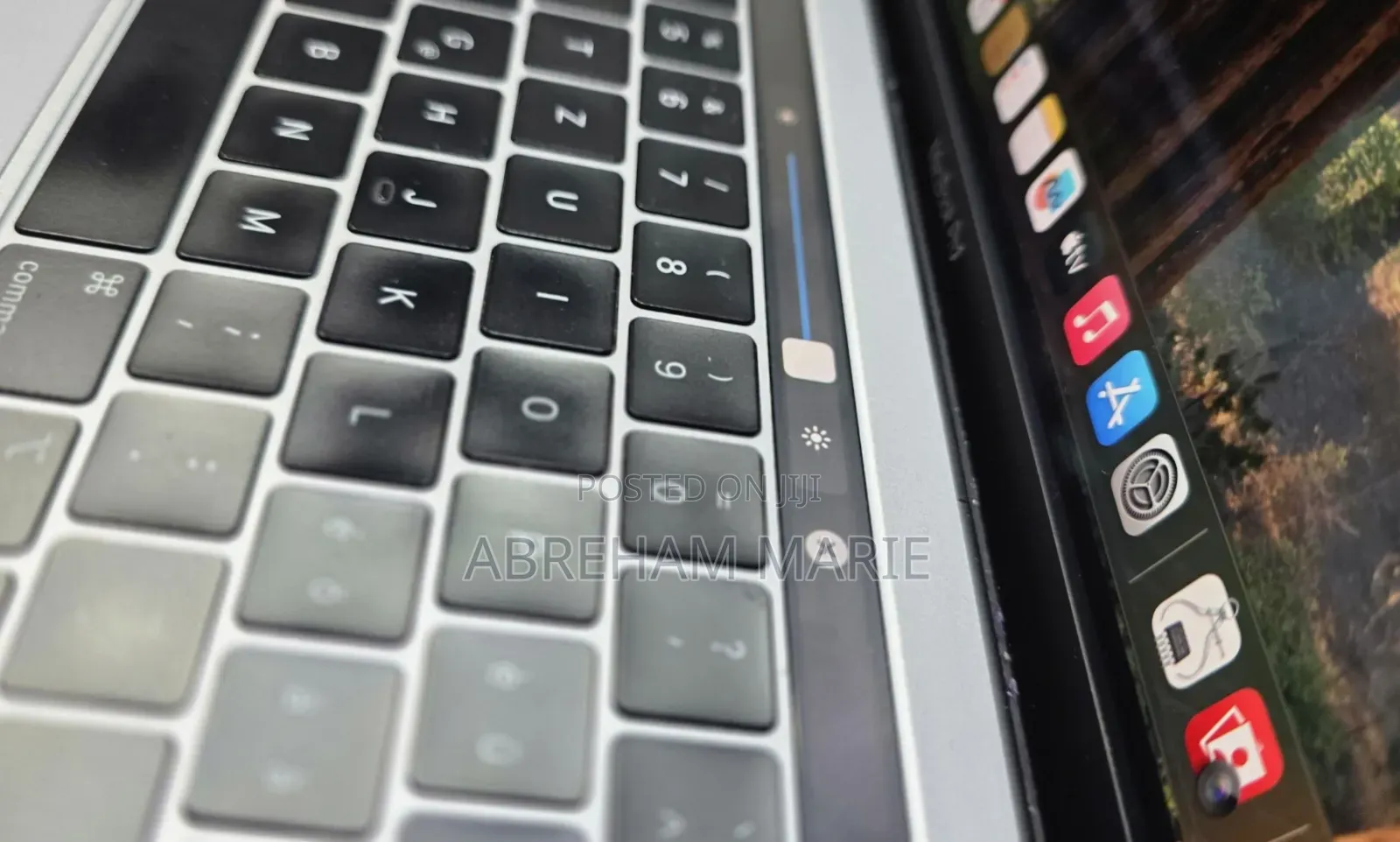 New Laptop Apple MacBook Pro 2019 8GB Intel Core i5 SSD 128GB