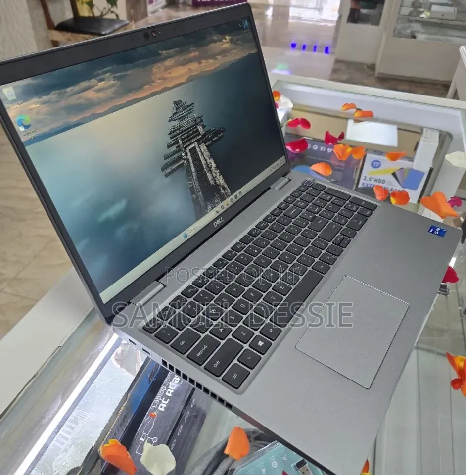 New Laptop Dell Precision 3560 8GB Intel Core i7 SSD 512GB