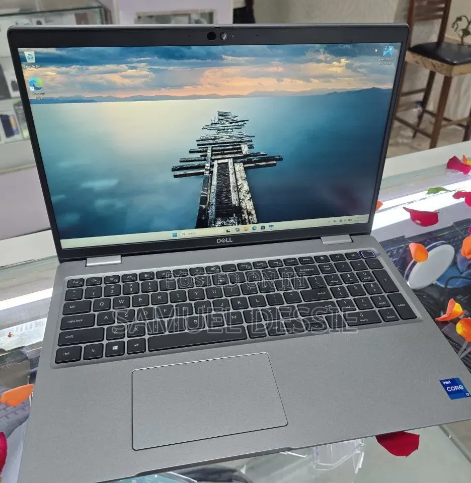 New Laptop Dell Precision 3560 8GB Intel Core i7 SSD 512GB
