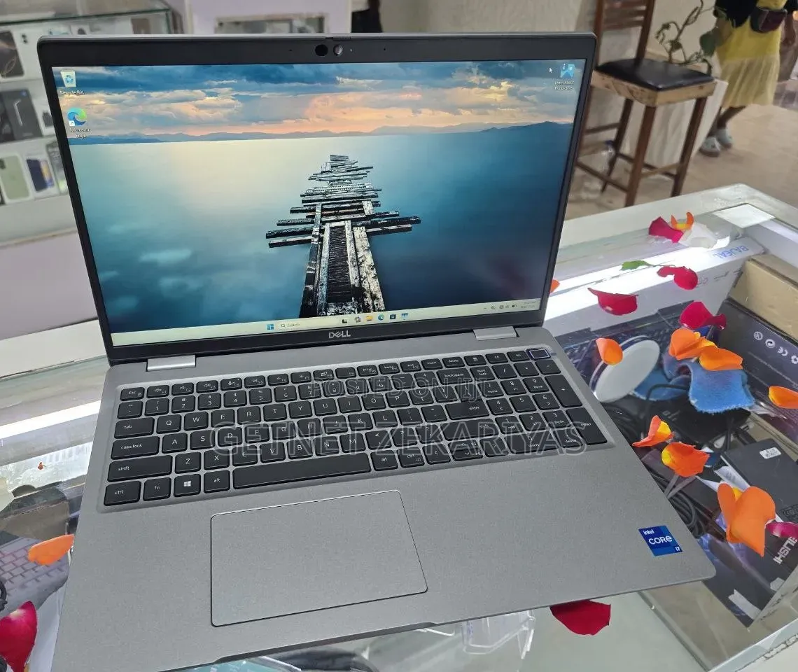 New Laptop Dell Precision 3560 8GB Intel Core i7 SSD 512GB