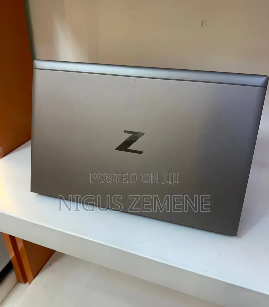 New Laptop HP ZBook Firefly G8 16GB Intel Core i7 SSD 512GB