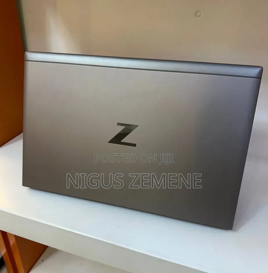 New Laptop HP ZBook Firefly G8 16GB Intel Core i7 SSD 512GB