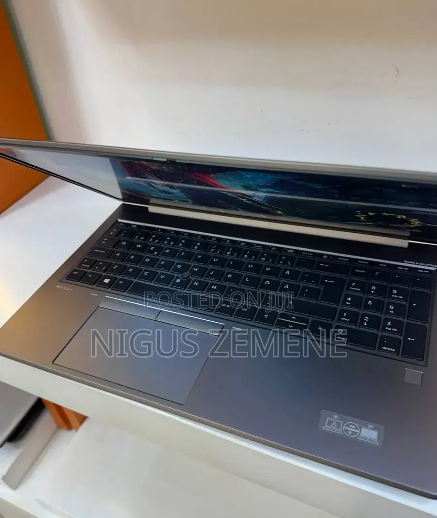 New Laptop HP ZBook Firefly G8 16GB Intel Core i7 SSD 512GB