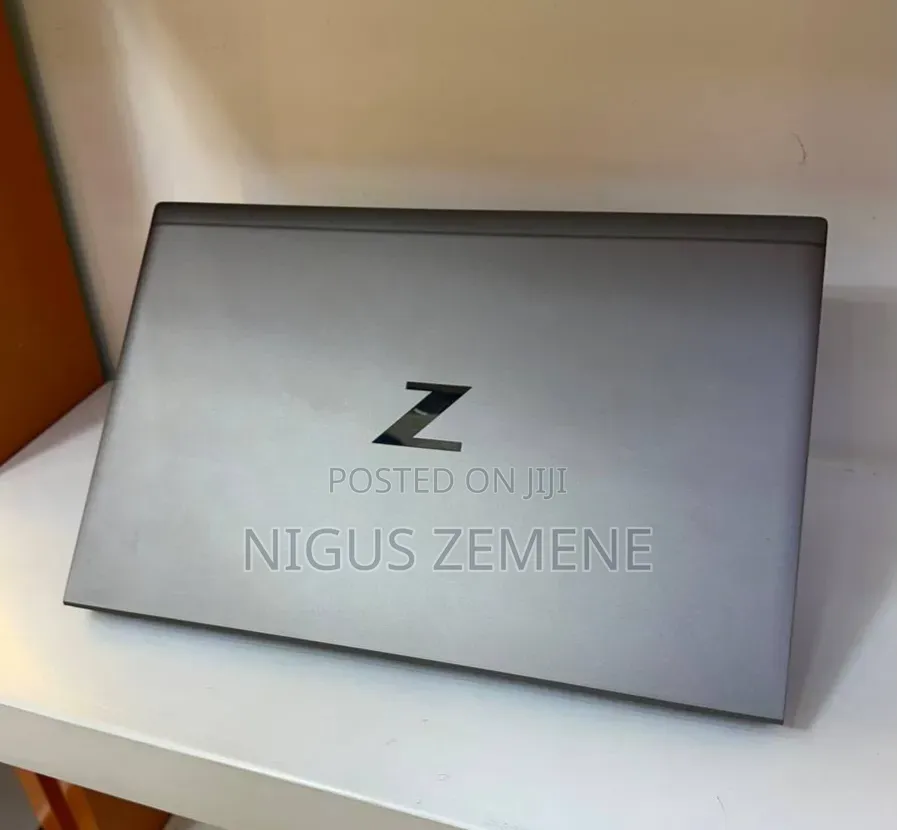 New Laptop HP ZBook Firefly G8 16GB Intel Core i7 SSD 512GB
