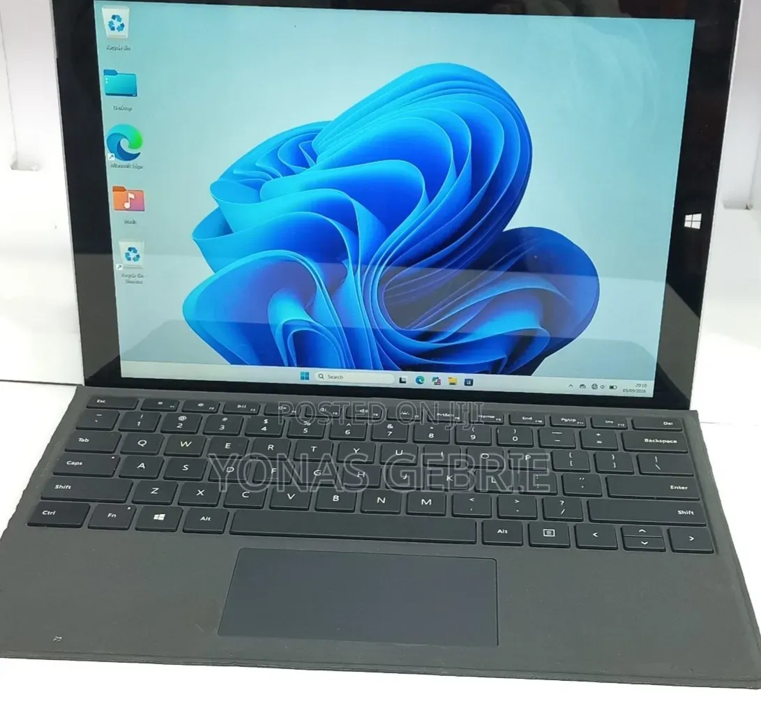 New Laptop Microsoft Surface 8GB Intel Core i7 SSD 256GB