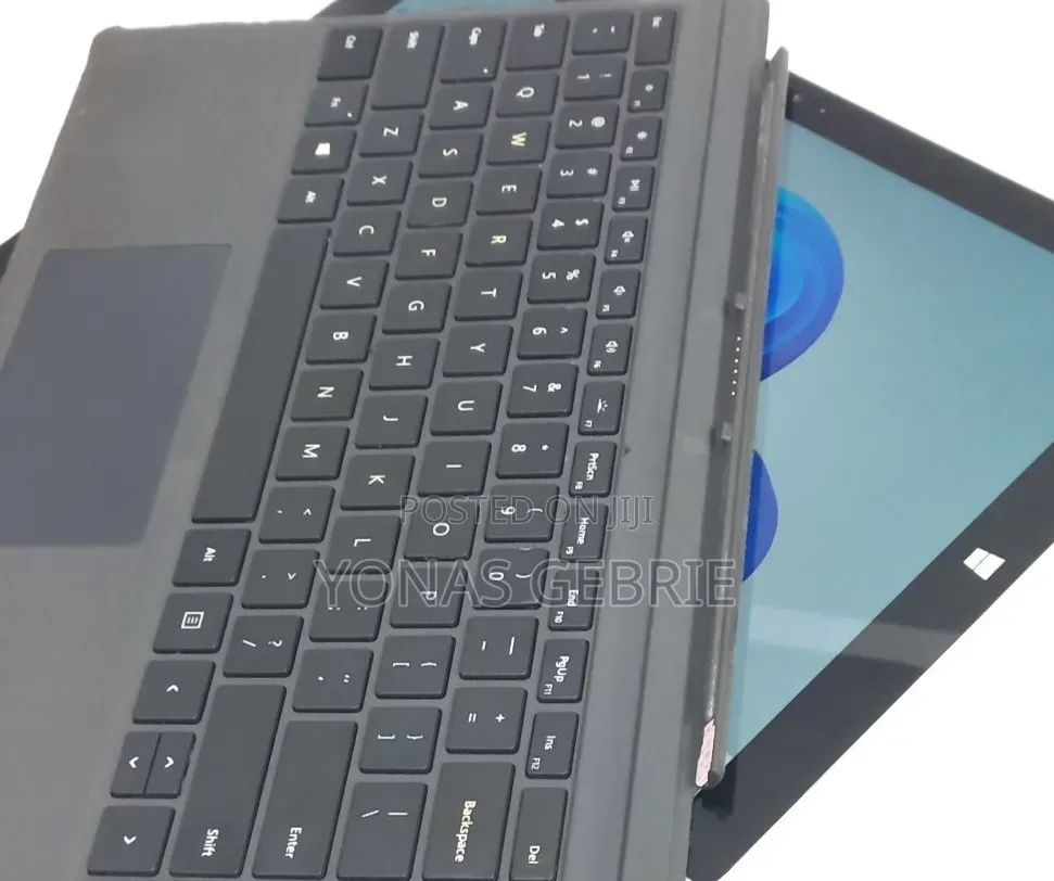New Laptop Microsoft Surface 8GB Intel Core i7 SSD 256GB