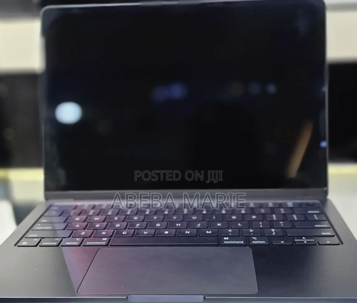 New Laptop Apple MacBook Air 2024 M3 8GB Apple M3 SSD 256GB