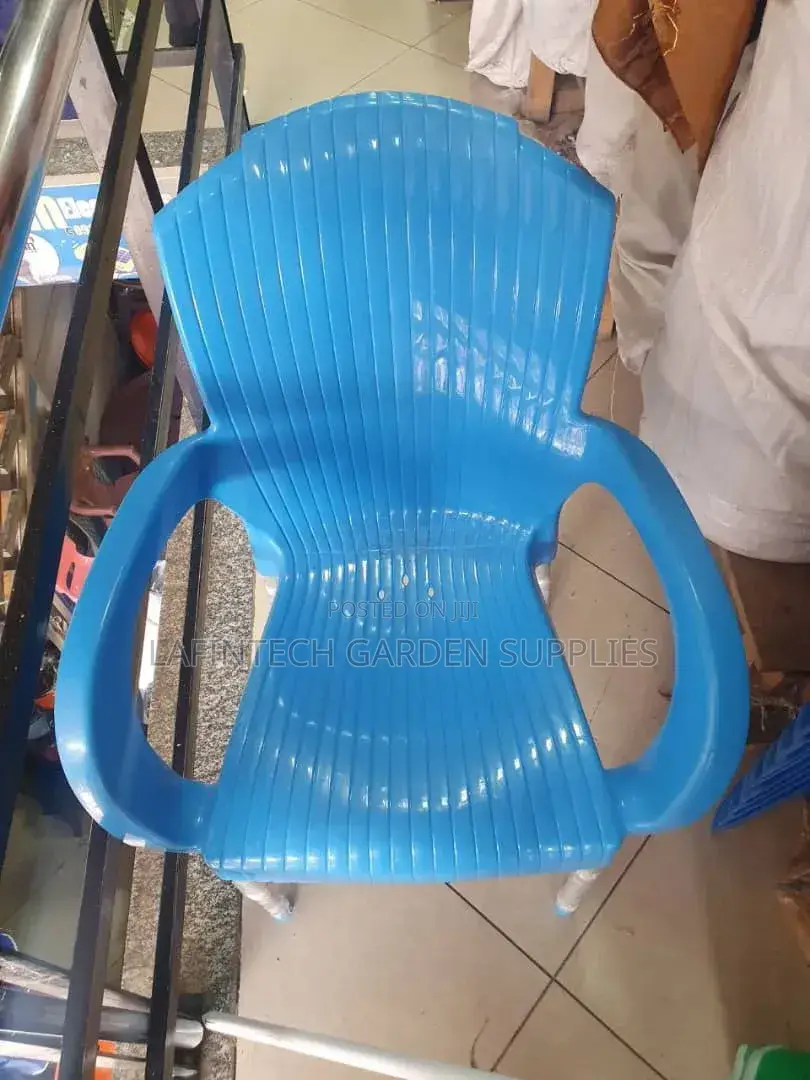 Heavy-Duty Plastic Café Chair ጠንካራ የፕላስቲክ ካፌ ወንበር