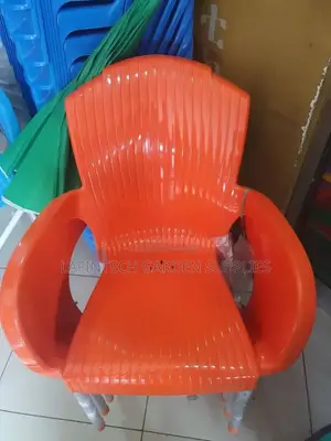 Heavy-Duty Plastic Café Chair ጠንካራ የፕላስቲክ ካፌ ወንበር