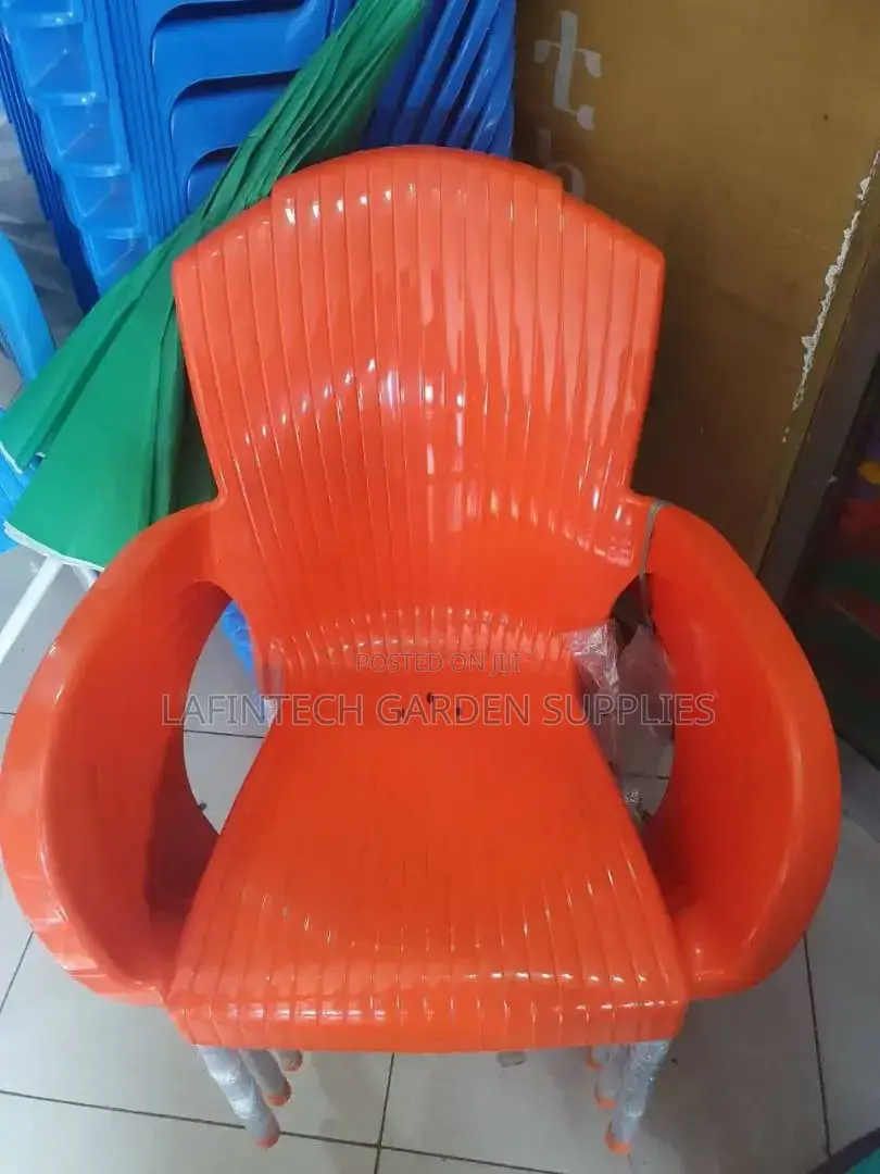 Heavy-Duty Plastic Café Chair ጠንካራ የፕላስቲክ ካፌ ወንበር