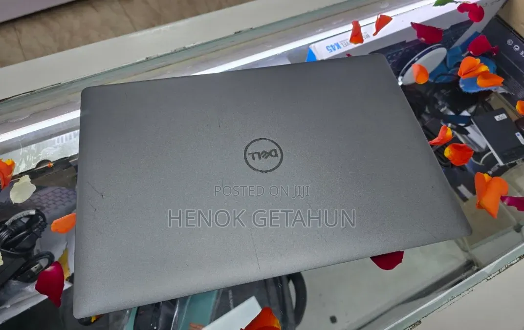 New Laptop Dell Precision 3560 8GB Intel Core i7 SSD 512GB