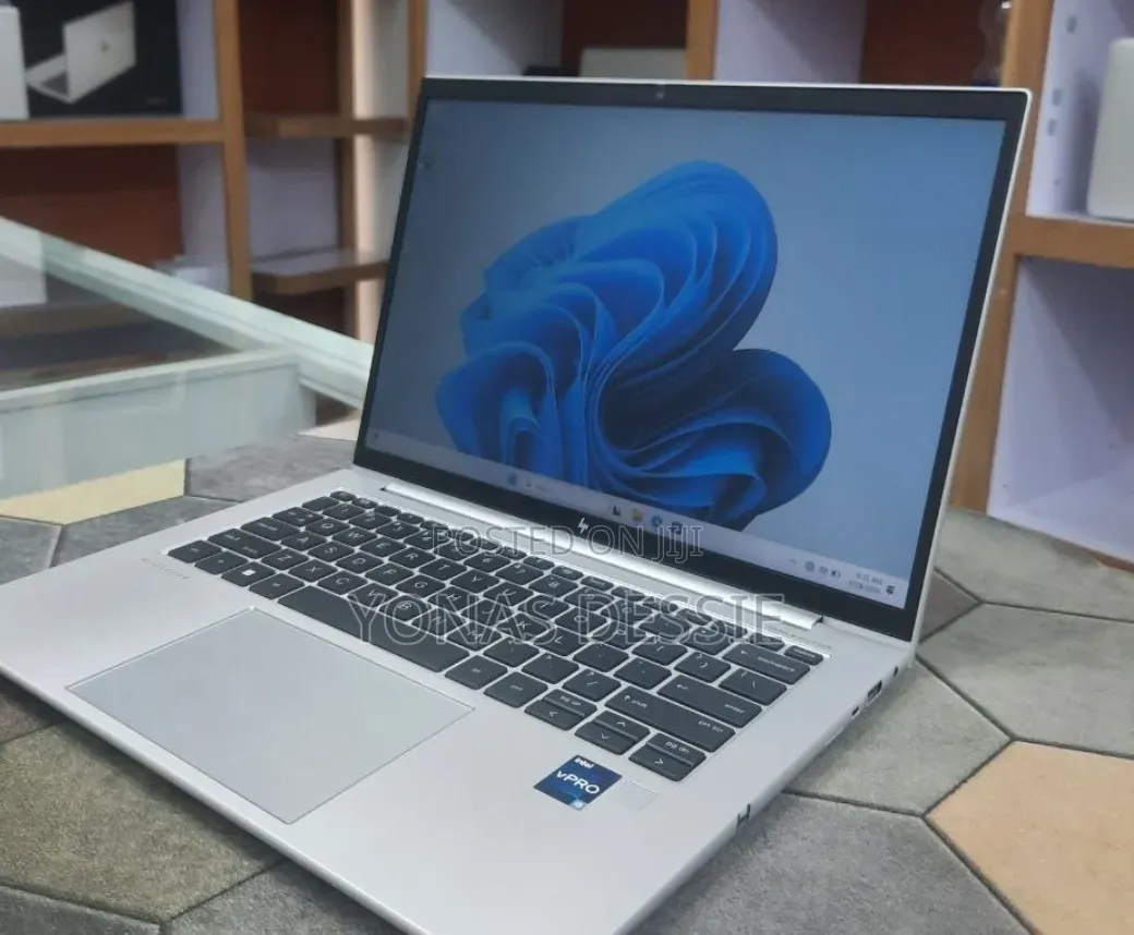New Laptop HP EliteBook 840 G10 16GB Intel Core i7 SSD 512GB
