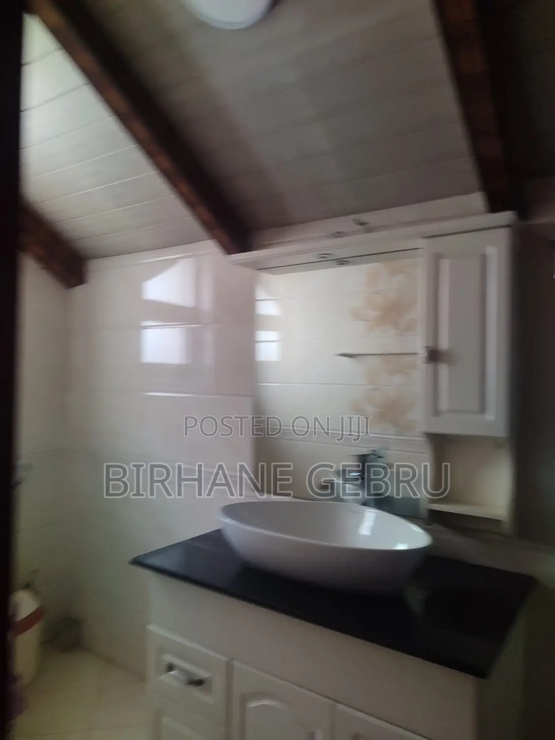 Furnished 5bdrm House in G+1, Bole for rent