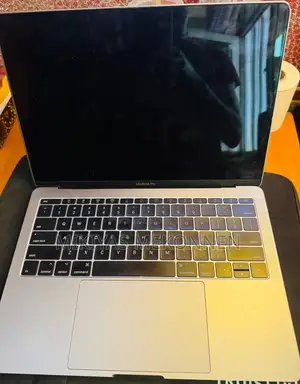 New Laptop Apple MacBook Pro 2017 8GB Intel Core i5 SSD 256GB