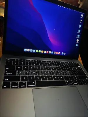 New Laptop Apple MacBook Pro 2017 8GB Intel Core i5 SSD 256GB