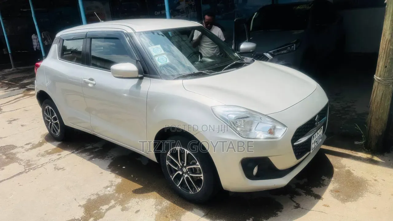 Suzuki Swift 2022 Silver