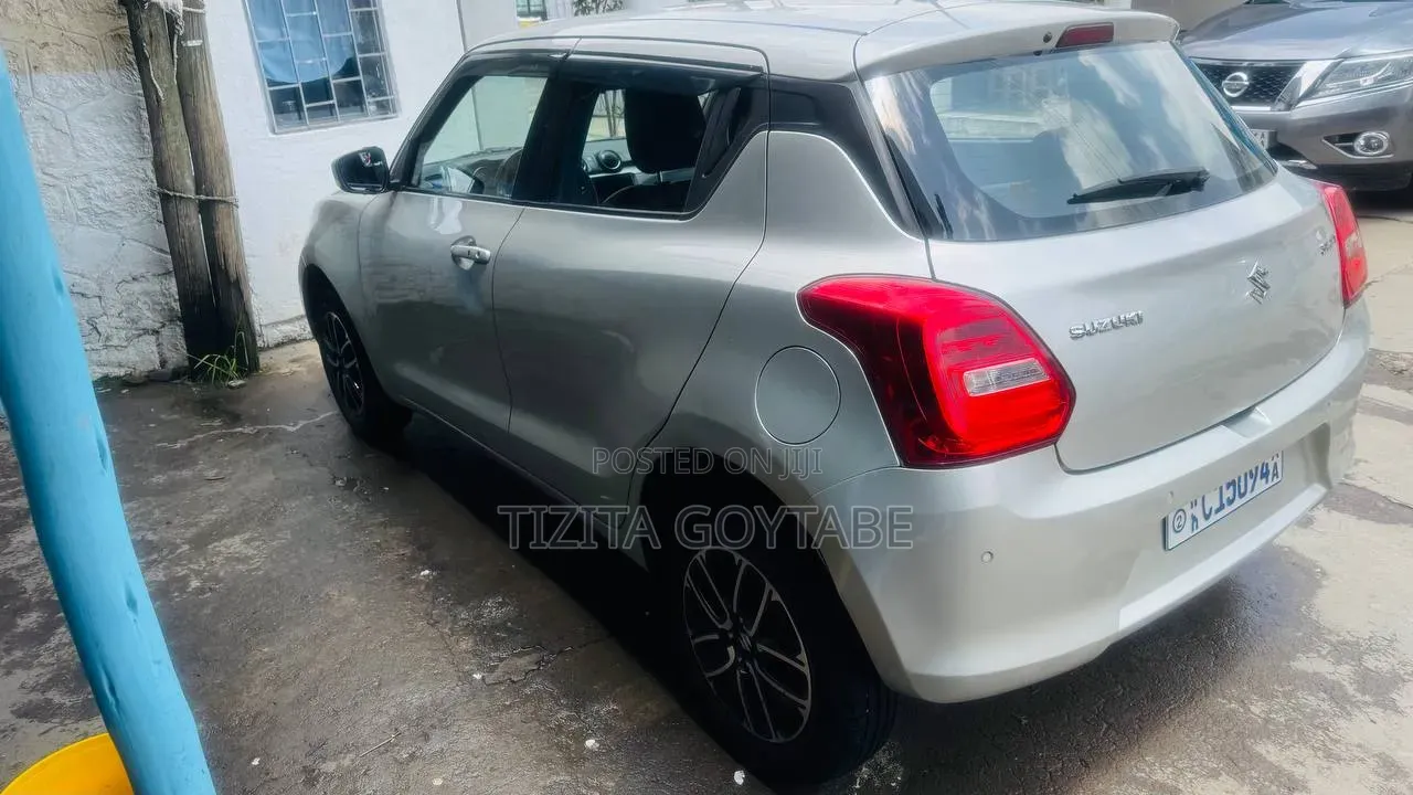 Suzuki Swift 2022 Silver