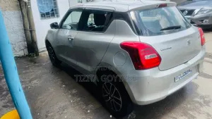 Suzuki Swift 2022 Silver