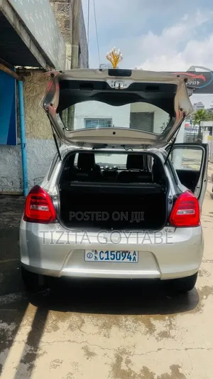 Suzuki Swift 2022 Silver