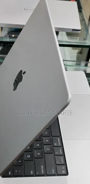 New Laptop Apple MacBook Pro 2025 M5 16GB Apple M5 Pro SSD 512GB
